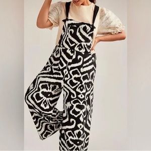 Anthropologie like new black and white boho chic jumper